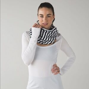 lululemon Vinyasa Zipper Scarf Black and White Striped